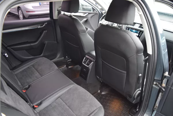 Škoda Octavia 2.0TDI 135kw SCOUT DSG 4x4 TAŽ - foto 45