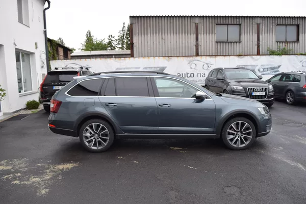 Škoda Octavia 2.0TDI 135kw SCOUT DSG 4x4 TAŽ - foto 6