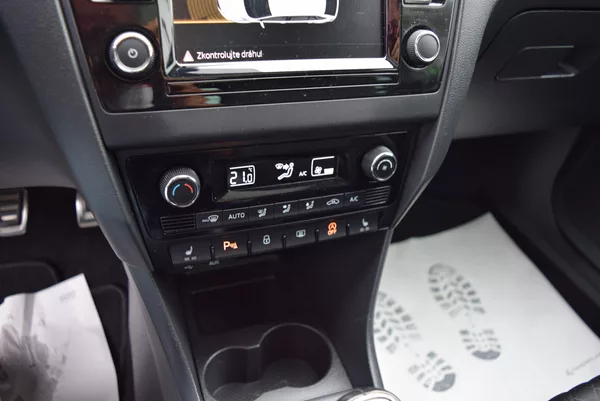 Škoda Rapid 1.2TSI 81kw ED. DRIVE XEN PANO - foto 22