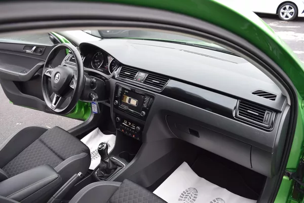 Škoda Rapid 1.2TSI 81kw ED. DRIVE XEN PANO - foto 32