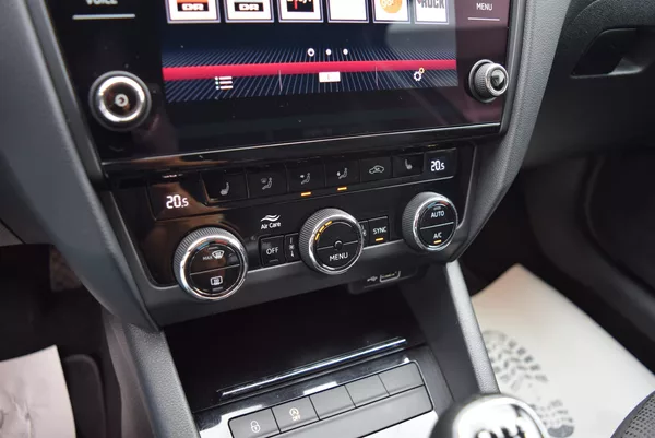 Škoda Octavia 1.5TSI 110kw STYLE TAŽNÉ SMART - foto 25