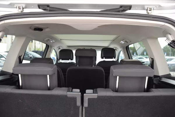 Volkswagen Touran 1.4TSI 110kw HIGHLINE 7M TAŽN - foto 11
