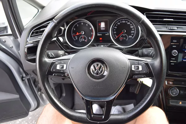 Volkswagen Touran 1.4TSI 110kw HIGHLINE 7M TAŽN - foto 29