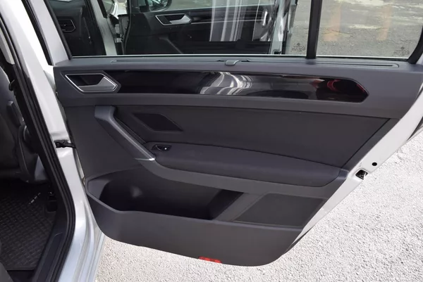 Volkswagen Touran 1.4TSI 110kw HIGHLINE 7M TAŽN - foto 44