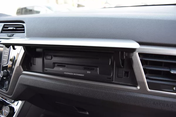 Volkswagen Touran 1.4TSI 110kw CLBMT NAVI TAŽNÉ - foto 35