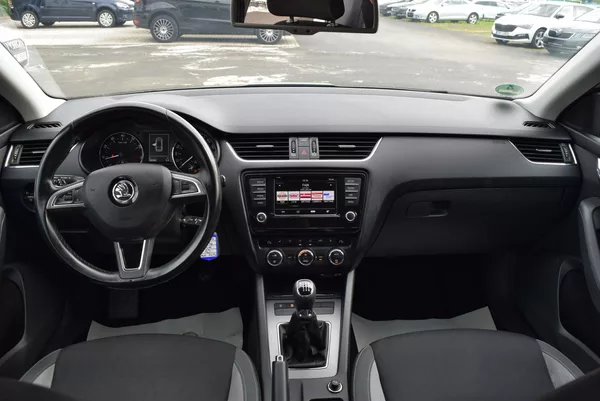 Škoda Octavia 1.4TSI 110kw ED. JOY TAŽN NAVI - foto 17