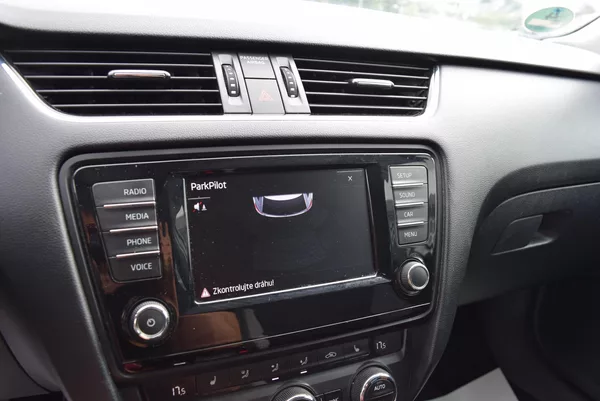 Škoda Octavia 1.4TSI 110kw ED. JOY TAŽN NAVI - foto 24