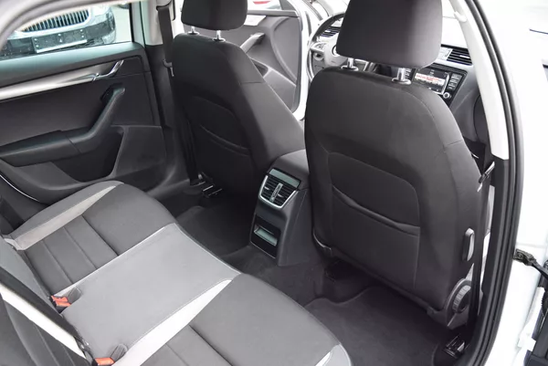 Škoda Octavia 1.4TSI 110kw ED. JOY TAŽN NAVI - foto 37