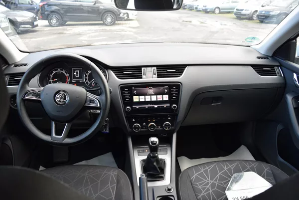 Škoda Octavia 1.5TSI 110kw CLEVER TAŽN NAVI - foto 19
