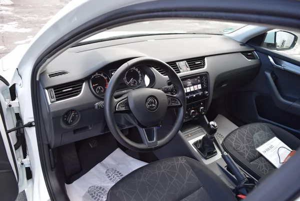 Škoda Octavia 1.5TSI 110kw CLEVER TAŽN NAVI - foto 23
