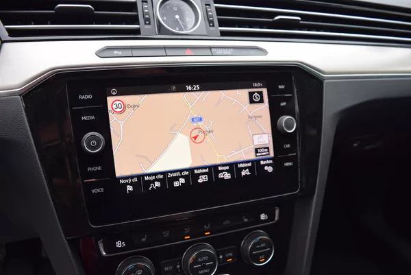 Volkswagen Passat 1.4TSI 110kw DSG HIGHLINE NAVI - foto 25