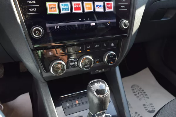 Škoda Octavia 2.0TDI 110kw DSG STYLE PAN TAŽ - foto 22