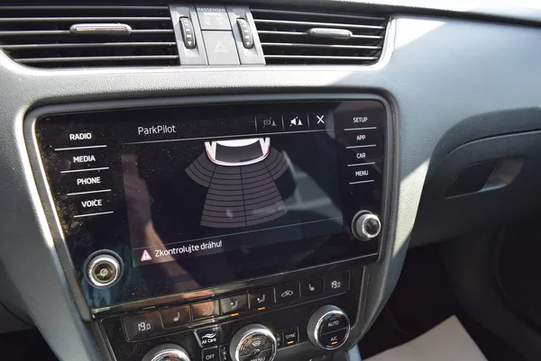 Škoda Octavia 2.0TDI 110kw DSG STYLE PAN TAŽ - foto 24
