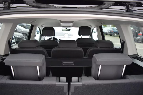 Volkswagen Touran 1.4TSI 110kw 7MÍST HIGHLIN TAŽ - foto 10