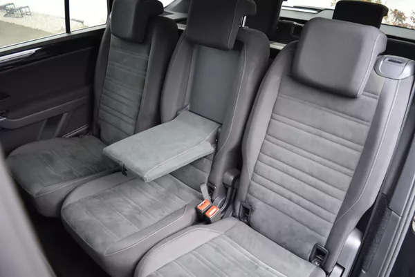 Volkswagen Touran 1.4TSI 110kw 7MÍST HIGHLIN TAŽ - foto 16