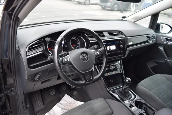 Volkswagen Touran 1.4TSI 110kw 7MÍST HIGHLIN TAŽ - foto 23