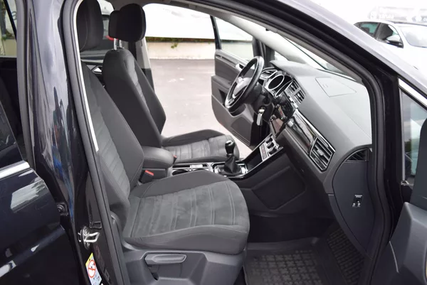 Volkswagen Touran 1.4TSI 110kw 7MÍST HIGHLIN TAŽ - foto 35