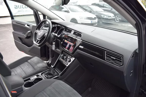 Volkswagen Touran 1.4TSI 110kw 7MÍST HIGHLIN TAŽ - foto 36