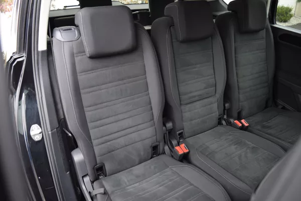 Volkswagen Touran 1.4TSI 110kw 7MÍST HIGHLIN TAŽ - foto 40