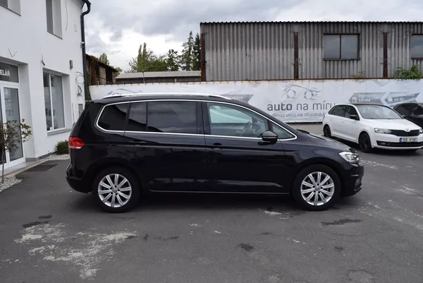 Volkswagen Touran 1.4TSI 110kw 7MÍST HIGHLIN TAŽ - foto 6