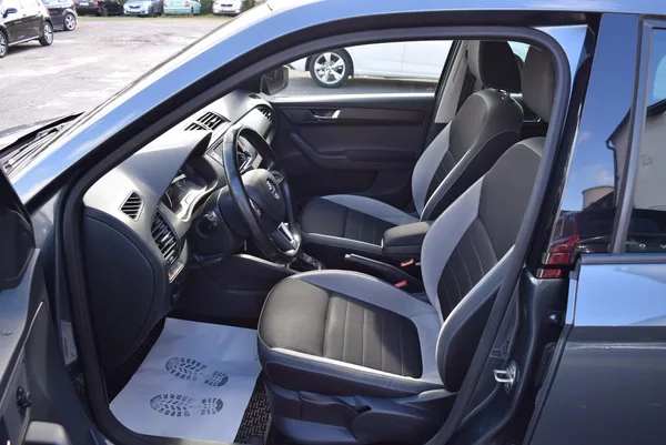 Škoda Fabia 1.2TSI 81kw DSG JOY NAVI APP - foto 18