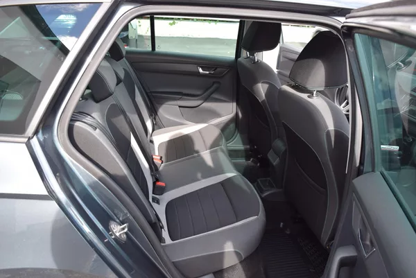 Škoda Fabia 1.2TSI 81kw DSG JOY NAVI APP - foto 36
