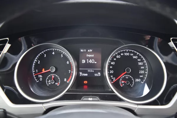 Volkswagen Touran 1.4TSI 110kw CLBMT 7MÍST TAŽN - foto 31