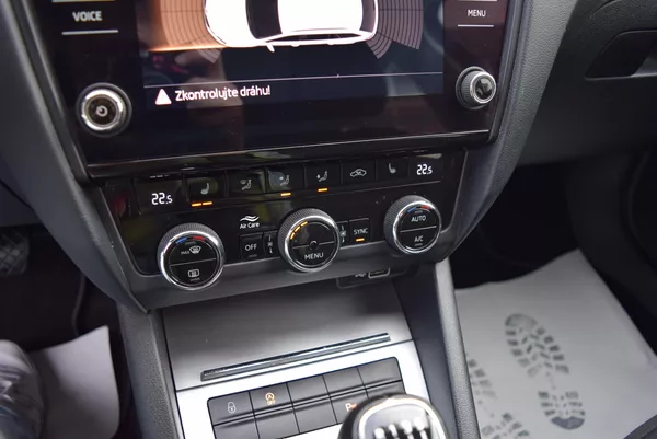 Škoda Octavia 1.4TSI 110kw AMBITION NAVI APP - foto 22