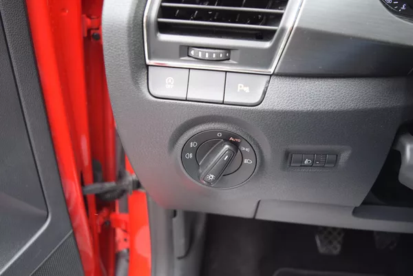 Škoda Fabia 1.2TSI 66kw ED. JOY TAŽNÉ APP - foto 33