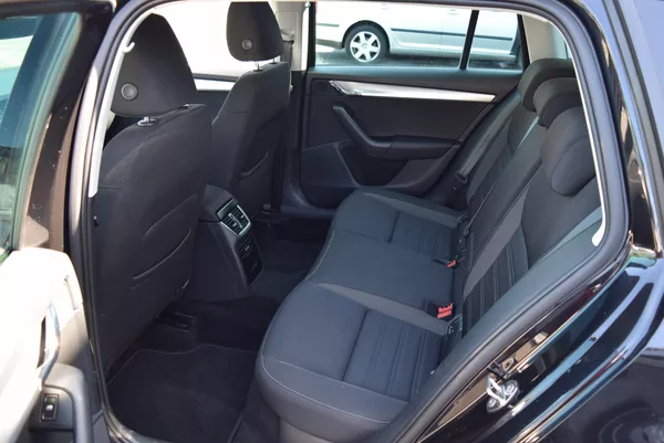 Škoda Octavia 2.0TDI 110kw AMBITION DSG TAŽ - foto 17