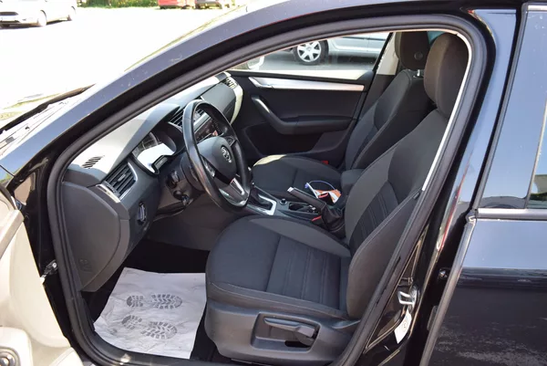 Škoda Octavia 2.0TDI 110kw AMBITION DSG TAŽ - foto 2