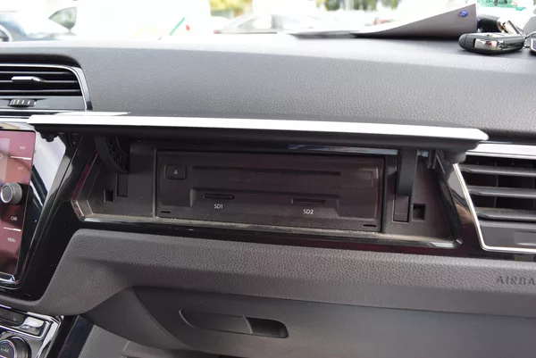Volkswagen Touran 1.4 110KwHighlineNezTopenTaž - foto 41