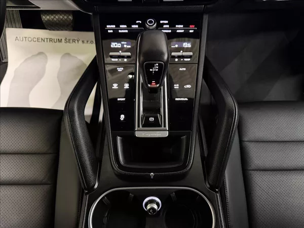 Porsche Cayenne 3.0 V6 250kW ACC LED 1MAJ DPH - foto 28