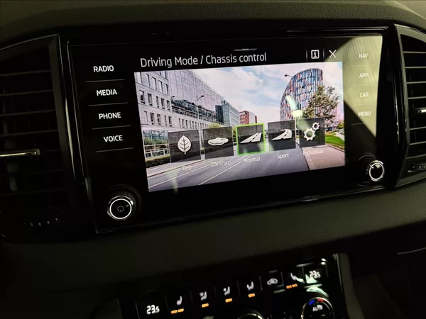 Škoda Karoq SPORTLINE 1.5TSI DSG ACC DCC - foto 24