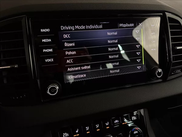 Škoda Karoq SPORTLINE 1.5TSI DSG ACC DCC - foto 25
