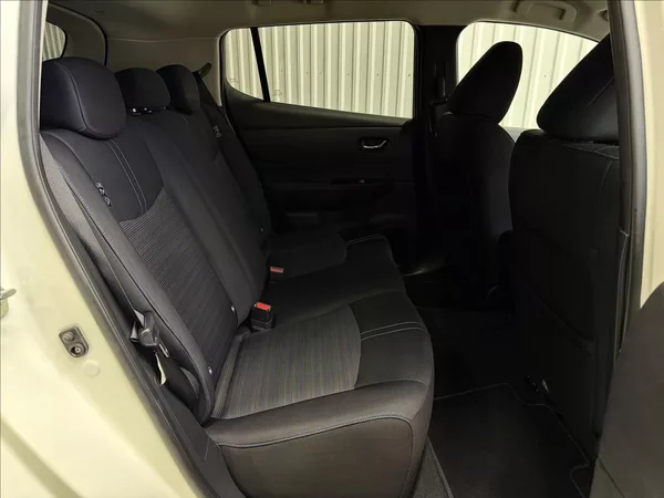 Nissan Leaf N-CONNECTA 110kW SOH 91% - foto 30