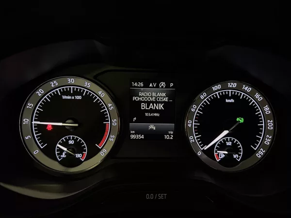 Škoda Kodiaq 2.0TDI 110kW DSG ACC 1MAJ - foto 17