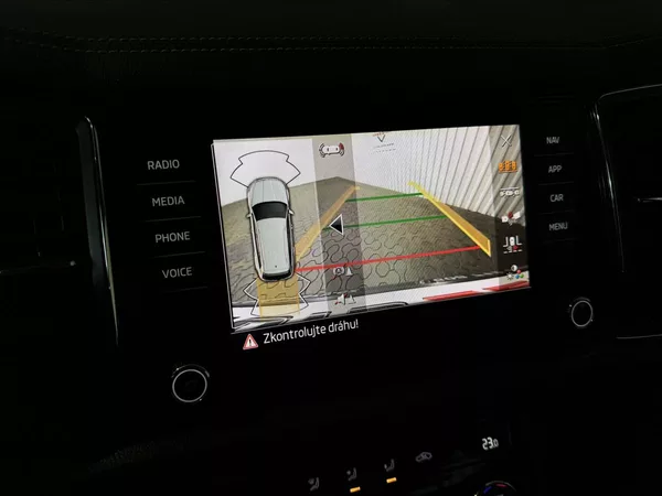 Škoda Kodiaq 2.0TDI 110kW DSG ACC 1MAJ - foto 25
