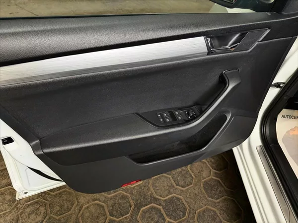 Škoda Superb 2.0TDI 110kW Manuál 1 Majitel - foto 14