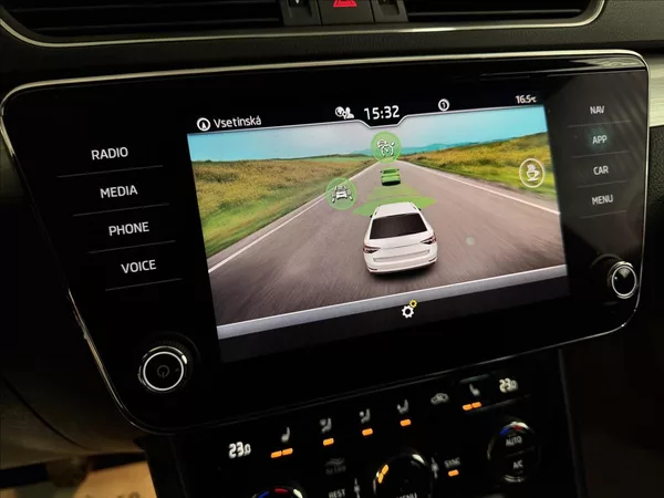 Škoda Superb 2.0TDI 110kW Manuál 1 Majitel - foto 22