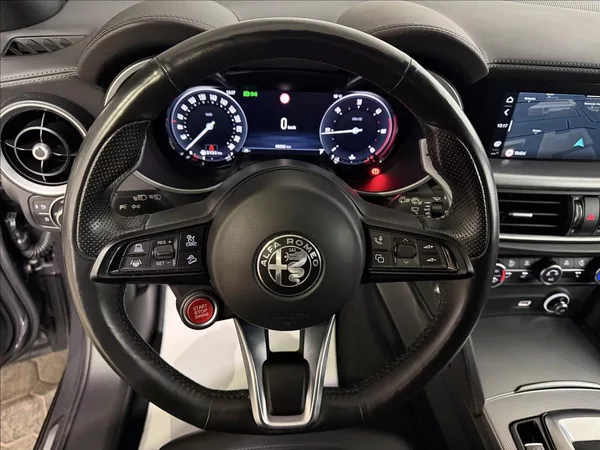 Alfa Romeo Stelvio VELOCE 154kW Q4 H&K LED R21 - foto 16