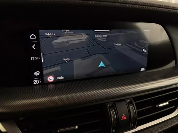 Alfa Romeo Stelvio VELOCE 154kW Q4 H&K LED R21 - foto 19