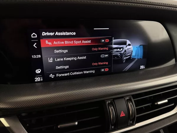 Alfa Romeo Stelvio VELOCE 154kW Q4 H&K LED R21 - foto 20