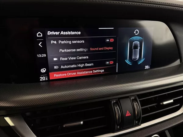 Alfa Romeo Stelvio VELOCE 154kW Q4 H&K LED R21 - foto 23