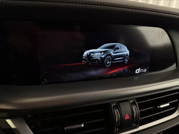 Alfa Romeo Stelvio VELOCE 154kW Q4 H&K LED R21 - foto 27
