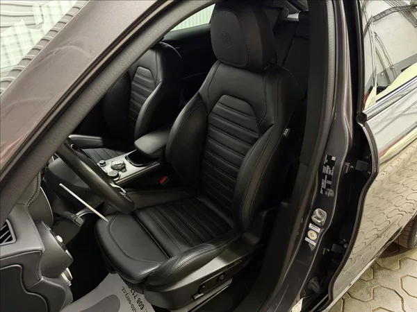 Alfa Romeo Stelvio VELOCE 154kW Q4 H&K LED R21 - foto 31