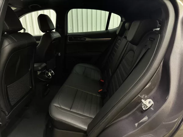 Alfa Romeo Stelvio VELOCE 154kW Q4 H&K LED R21 - foto 32