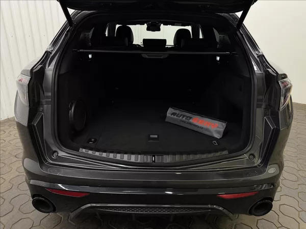 Alfa Romeo Stelvio VELOCE 154kW Q4 H&K LED R21 - foto 33