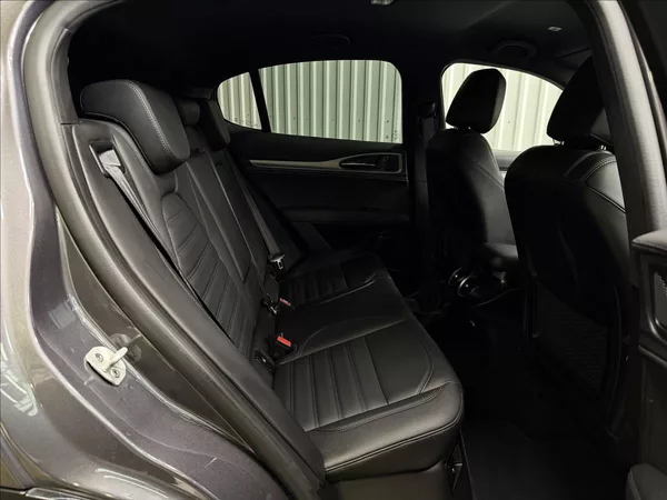 Alfa Romeo Stelvio VELOCE 154kW Q4 H&K LED R21 - foto 36