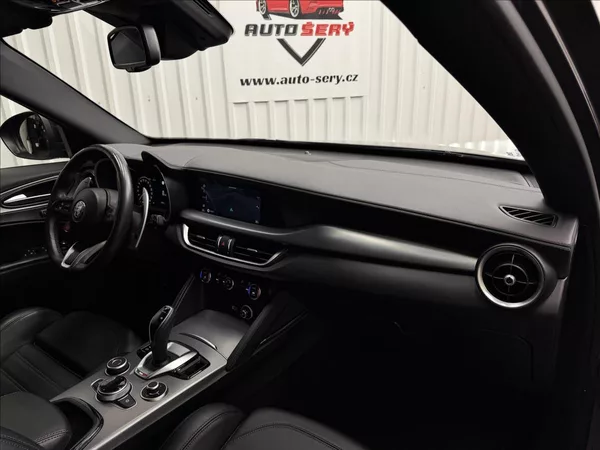 Alfa Romeo Stelvio VELOCE 154kW Q4 H&K LED R21 - foto 37